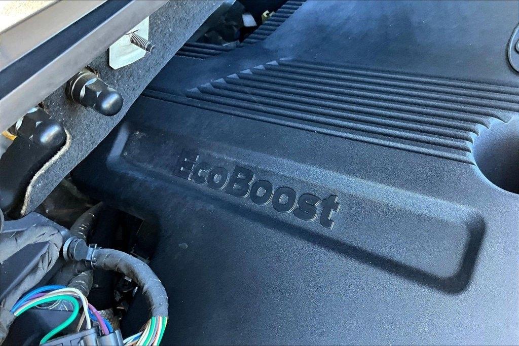 Ford F-150 Lariat 4WD SuperCab 8' Box 2019
