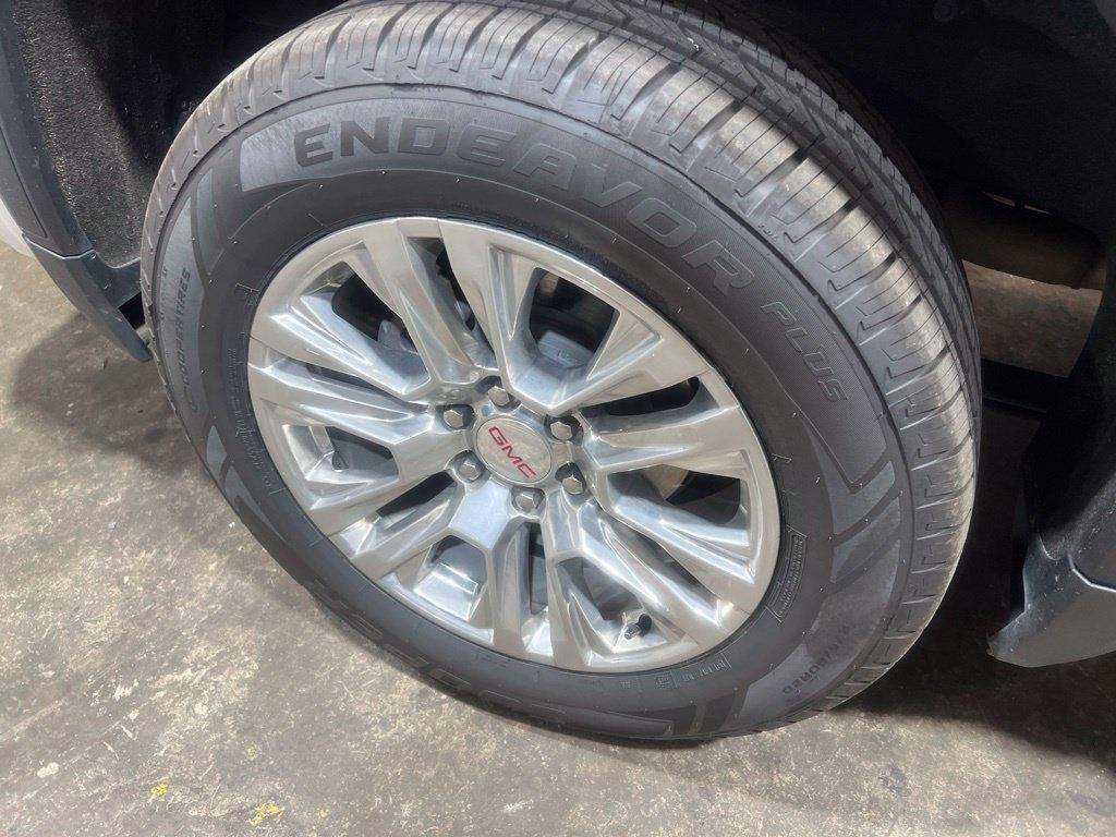 GMC Sierra 1500 4WD Crew Cab 147" Denali 2023