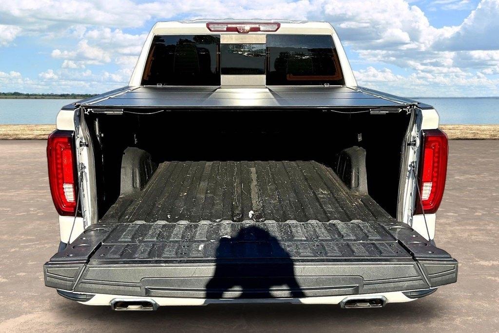 GMC Sierra 1500 4WD Crew Cab 147" Denali 2023