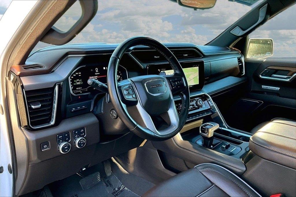 GMC Sierra 1500 4WD Crew Cab 147" Denali 2023