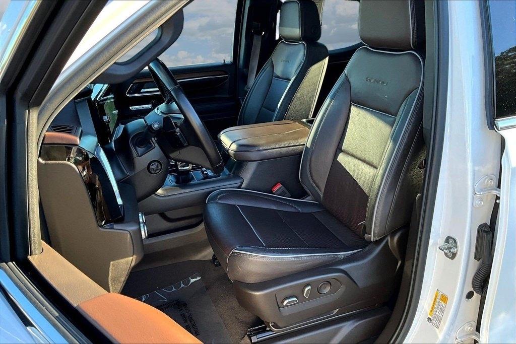 GMC Sierra 1500 4WD Crew Cab 147" Denali 2023