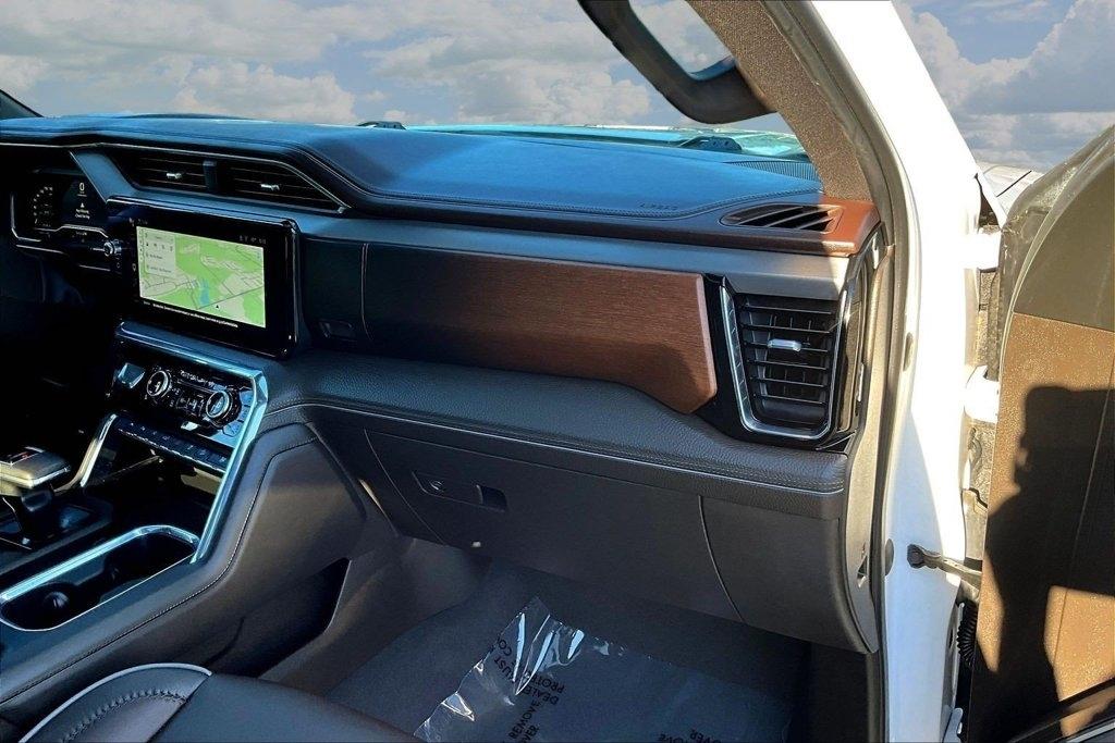 GMC Sierra 1500 4WD Crew Cab 147" Denali 2023