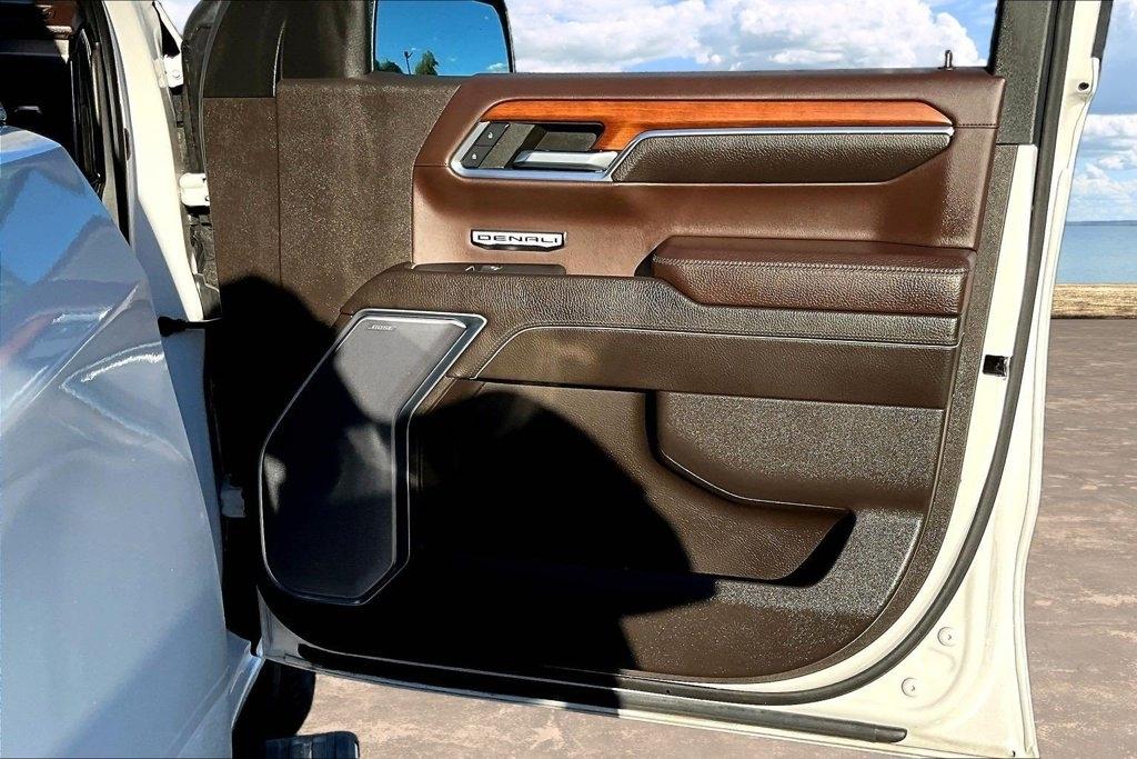 GMC Sierra 1500 4WD Crew Cab 147" Denali 2023