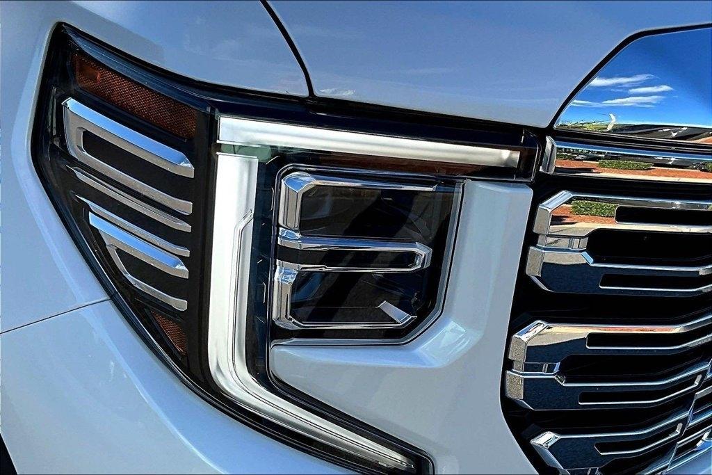 GMC Sierra 1500 4WD Crew Cab 147" Denali 2023