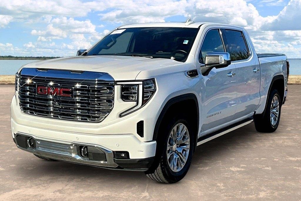 GMC Sierra 1500 4WD Crew Cab 147" Denali 2023