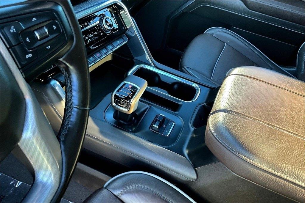 GMC Sierra 1500 4WD Crew Cab 147" Denali 2023
