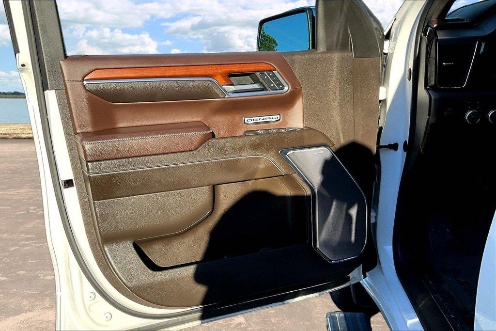 GMC Sierra 1500 4WD Crew Cab 147" Denali 2023