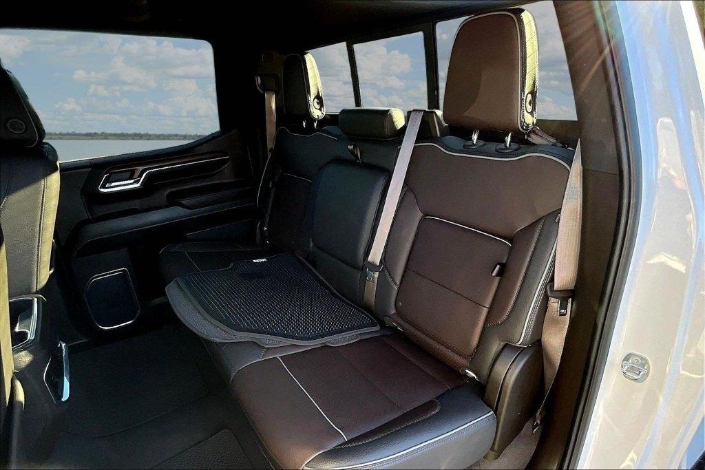 GMC Sierra 1500 4WD Crew Cab 147" Denali 2023