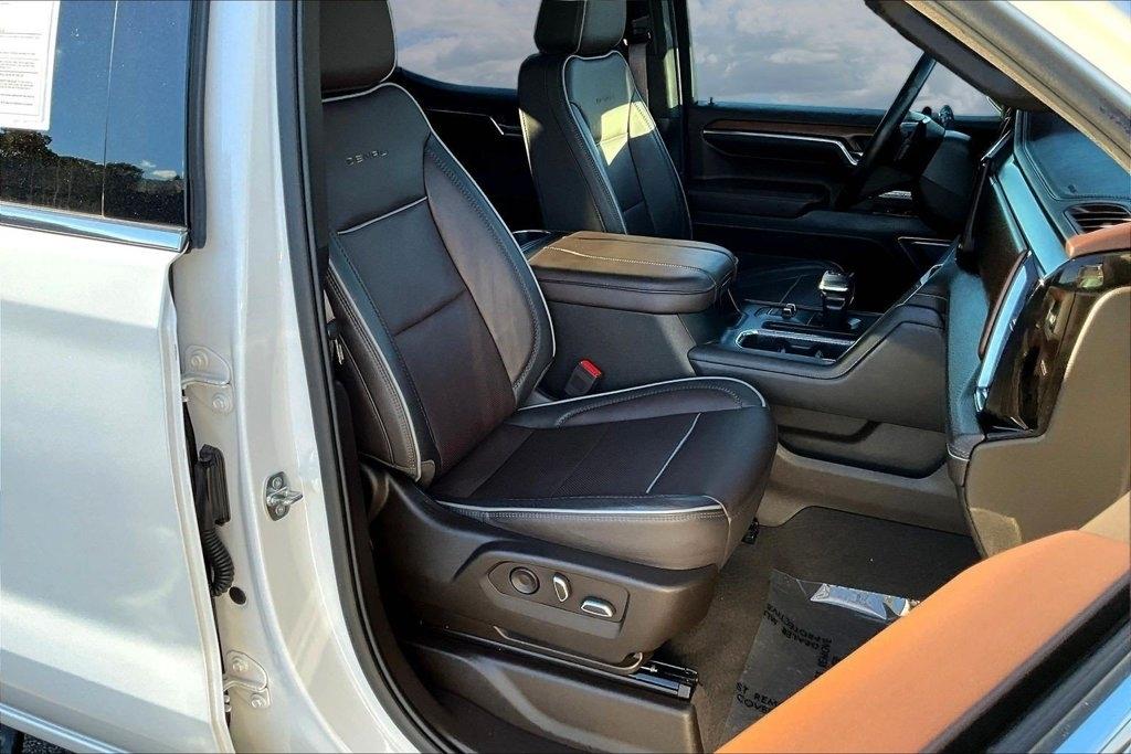GMC Sierra 1500 4WD Crew Cab 147" Denali 2023