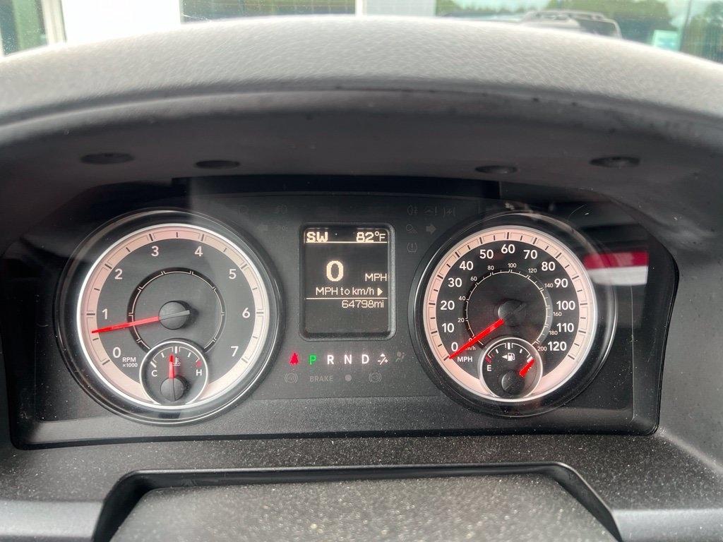 RAM 1500 Express 4x2 Quad Cab 6'4" Box 2017