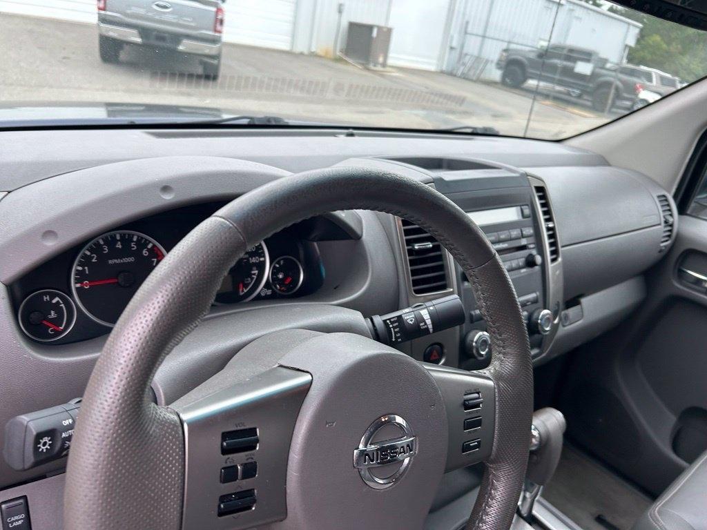 Nissan Frontier 2WD Crew Cab SWB Auto LE 2010