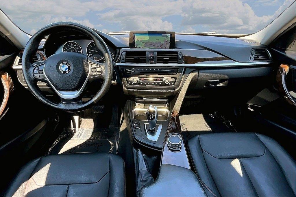 BMW 3 Series 4dr Sdn 328i xDrive AWD SULEV 2015