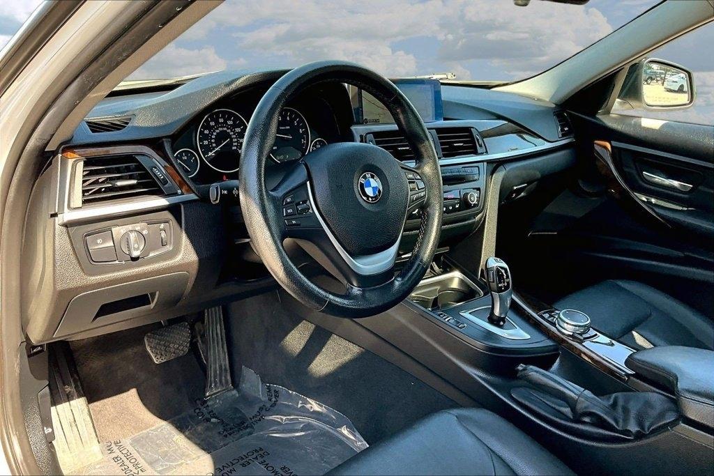 BMW 3 Series 4dr Sdn 328i xDrive AWD SULEV 2015