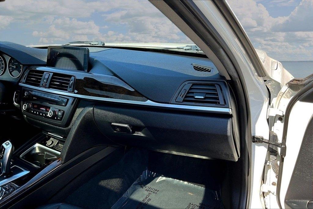 BMW 3 Series 4dr Sdn 328i xDrive AWD SULEV 2015