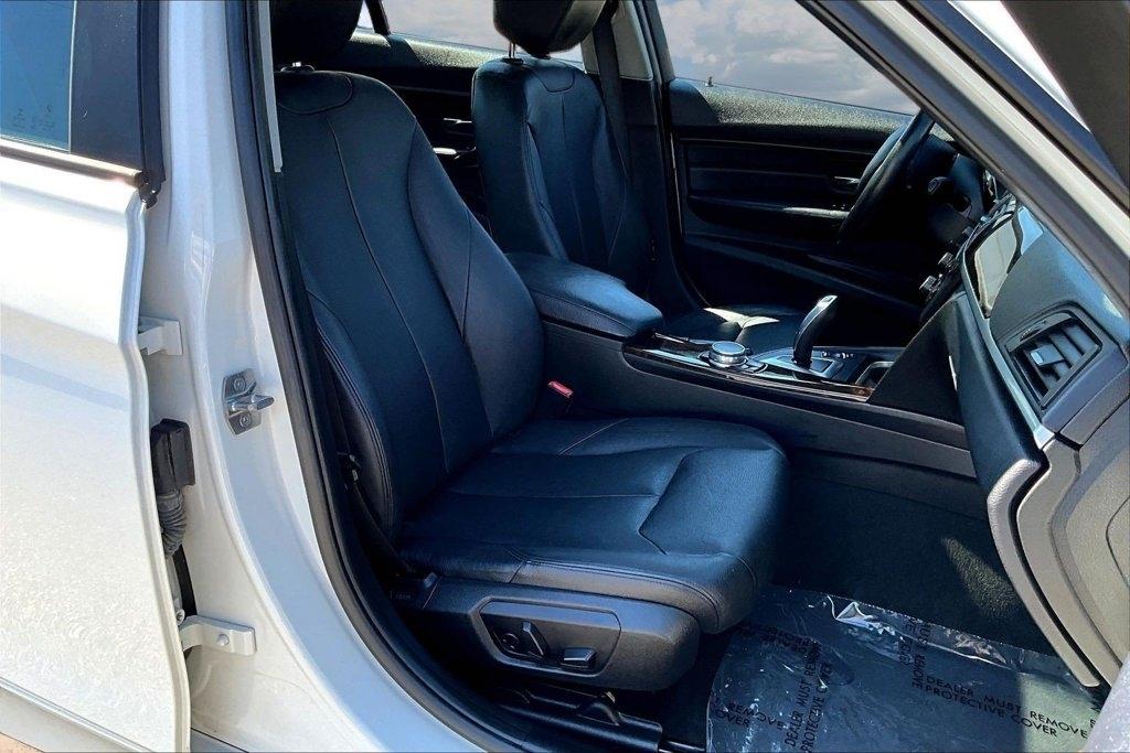BMW 3 Series 4dr Sdn 328i xDrive AWD SULEV 2015