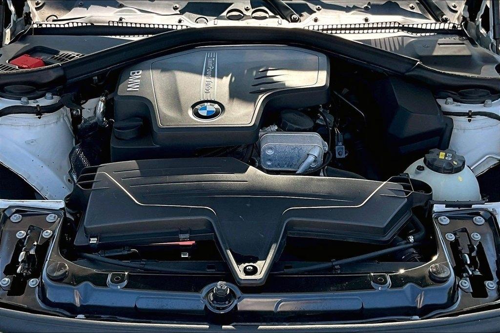 BMW 3 Series 4dr Sdn 328i xDrive AWD SULEV 2015
