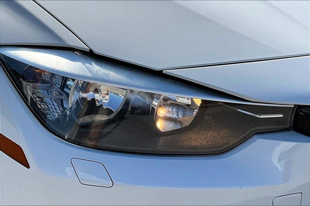 BMW 3 Series 4dr Sdn 328i xDrive AWD SULEV 2015
