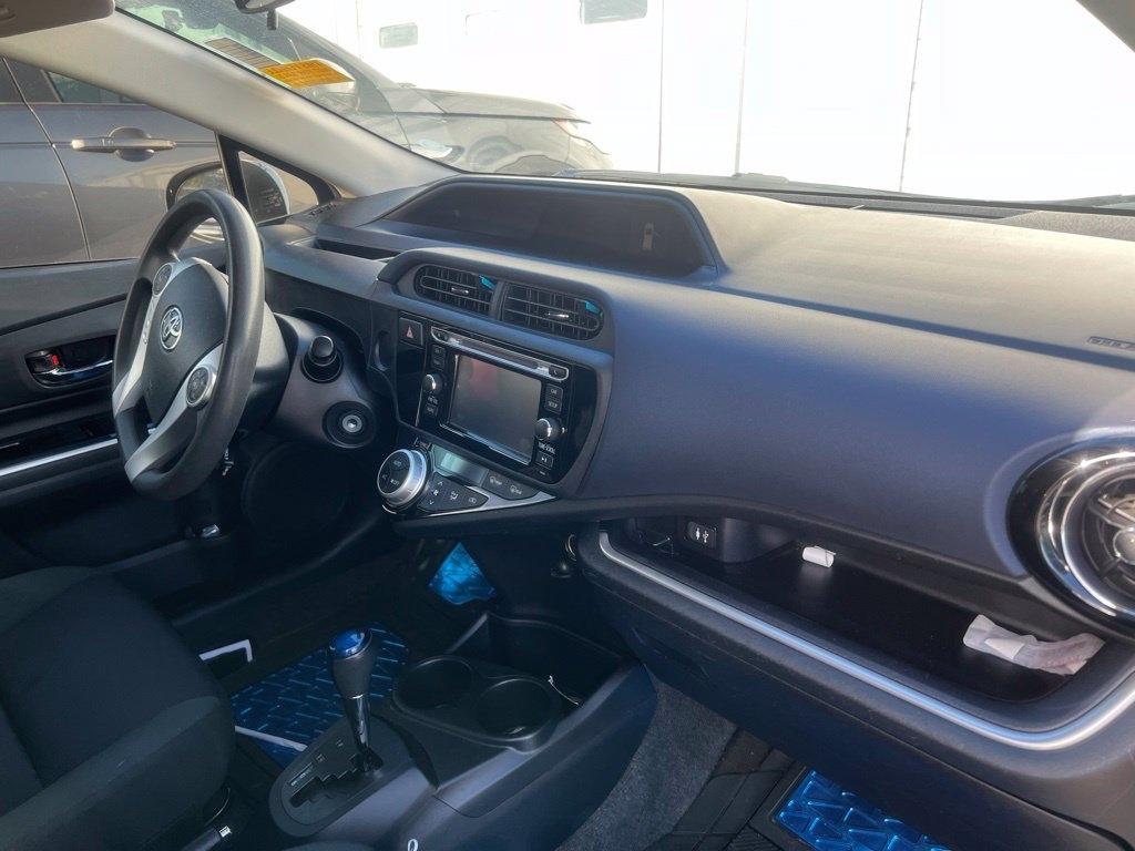 Toyota Prius c 5dr HB Three (Natl) 2015