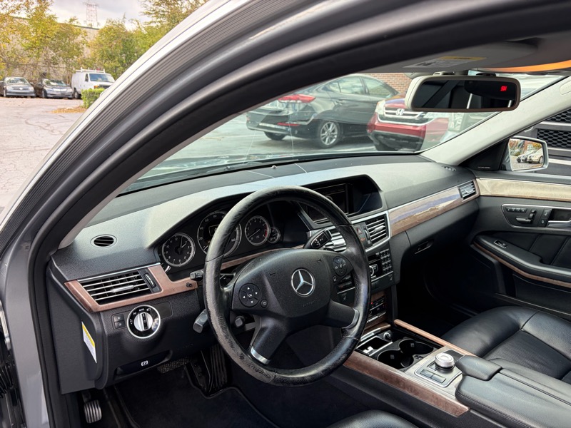Mercedes-Benz E-Class E350 Sedan 4MATIC 2011 Mercedes-Benz E-Class E350 Sedan 4MATIC 2011