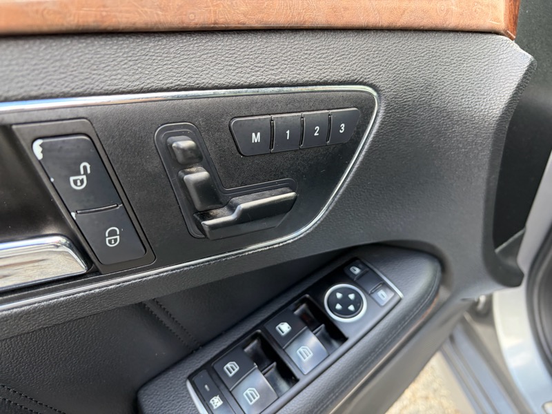 Mercedes-Benz E-Class E350 Sedan 4MATIC 2011 Mercedes-Benz E-Class E350 Sedan 4MATIC 2011