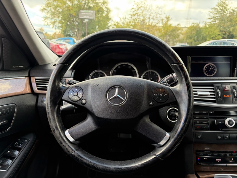 Mercedes-Benz E-Class E350 Sedan 4MATIC 2011 Mercedes-Benz E-Class E350 Sedan 4MATIC 2011