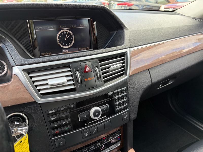 Mercedes-Benz E-Class E350 Sedan 4MATIC 2011 Mercedes-Benz E-Class E350 Sedan 4MATIC 2011