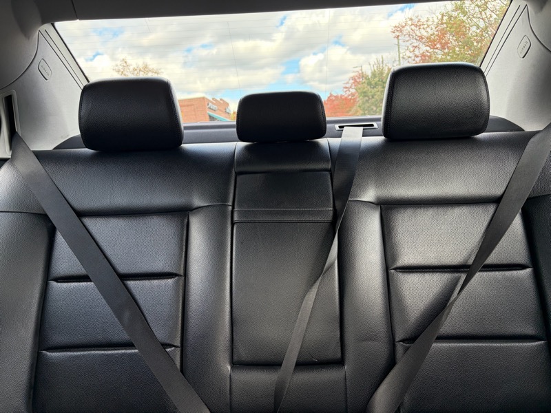 Mercedes-Benz E-Class E350 Sedan 4MATIC 2011 Mercedes-Benz E-Class E350 Sedan 4MATIC 2011