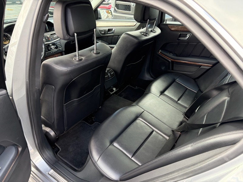 Mercedes-Benz E-Class E350 Sedan 4MATIC 2011 Mercedes-Benz E-Class E350 Sedan 4MATIC 2011