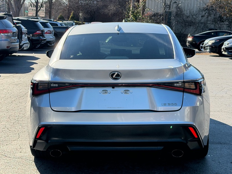 Lexus IS 300 RWD 2021
