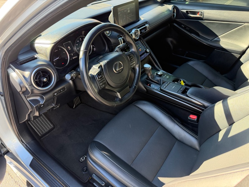 Lexus IS 300 RWD 2021