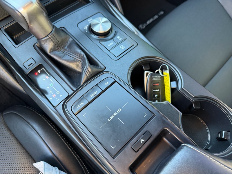 Lexus IS 300 RWD 2021