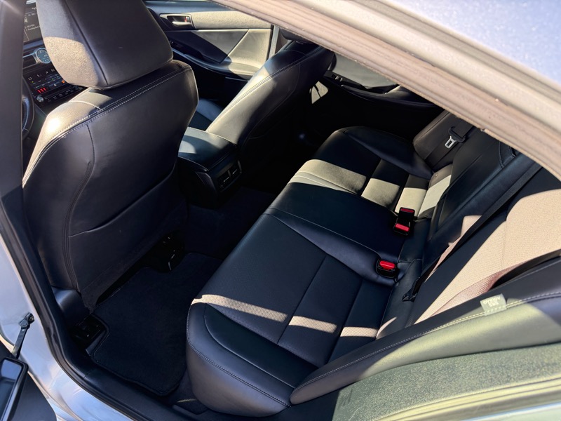 Lexus IS 300 RWD 2021