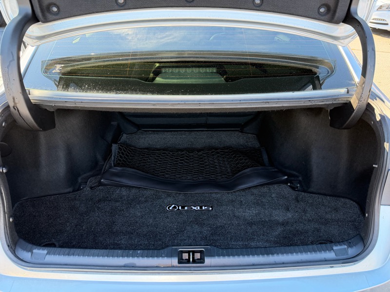 Lexus IS 300 RWD 2021