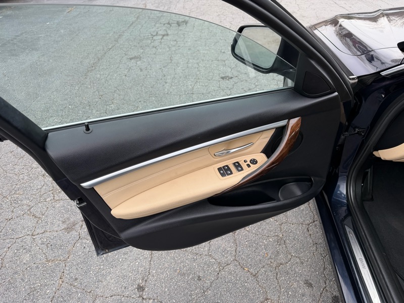 BMW 3-Series 330i xDrive SULEV Sedan 2017