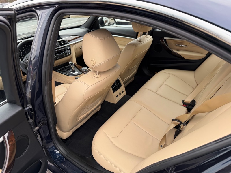 BMW 3-Series 330i xDrive SULEV Sedan 2017