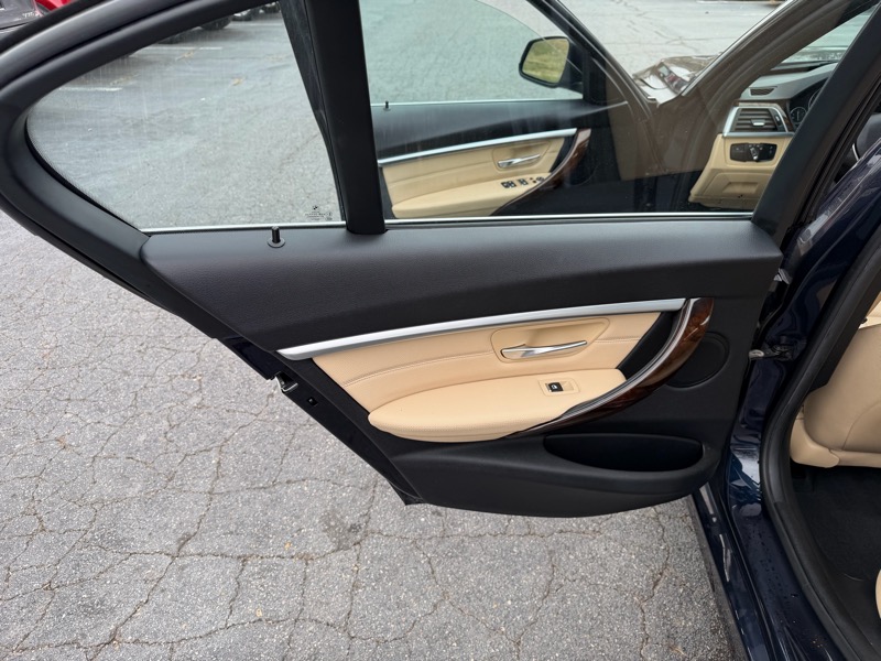 BMW 3-Series 330i xDrive SULEV Sedan 2017