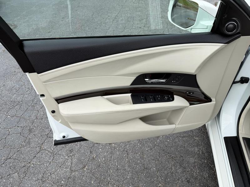 Acura RLX 6-Spd AT w/Technology Package 2016