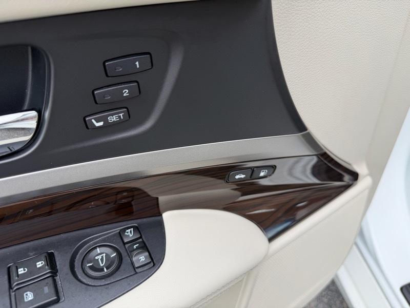 Acura RLX 6-Spd AT w/Technology Package 2016