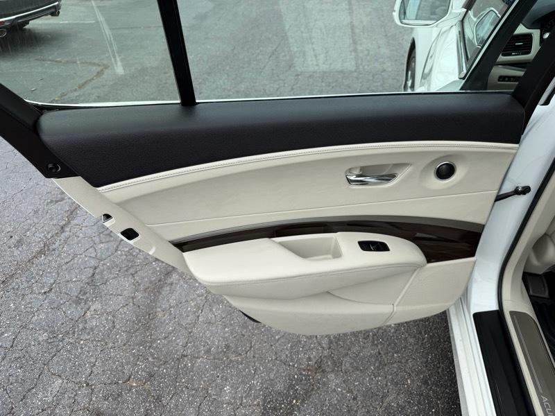 Acura RLX 6-Spd AT w/Technology Package 2016