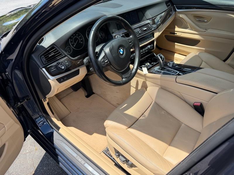 BMW 5-Series 535xi 2011