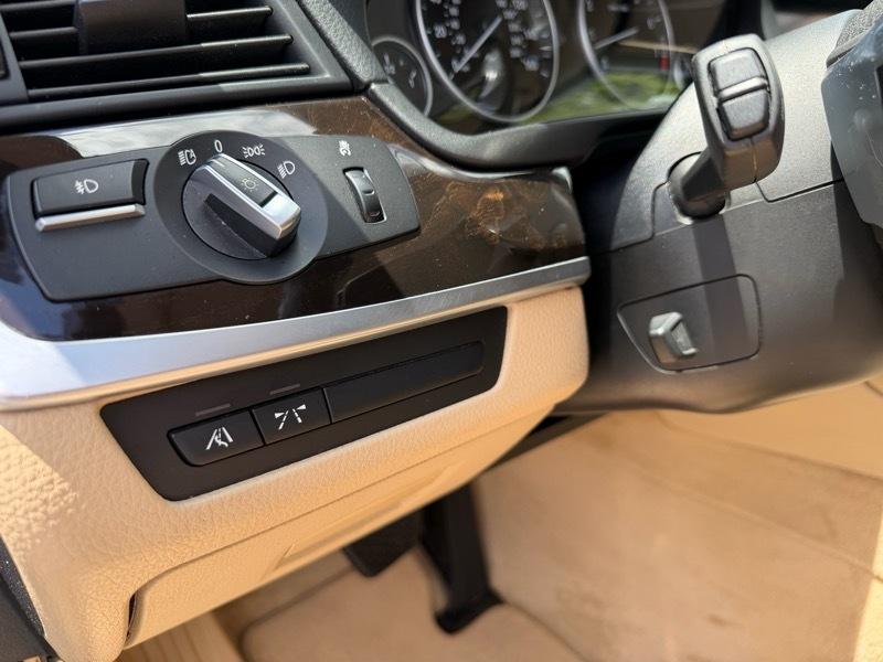BMW 5-Series 535xi 2011