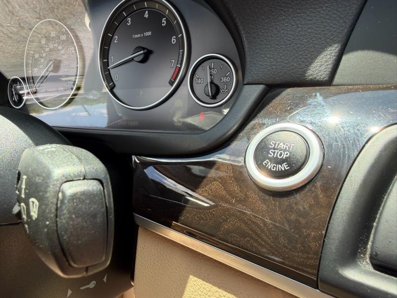BMW 5-Series 535xi 2011