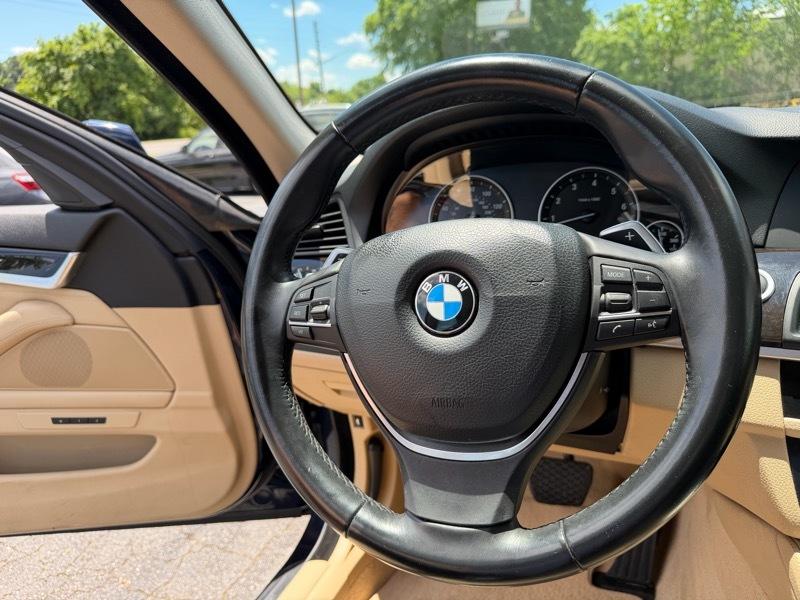 BMW 5-Series 535xi 2011