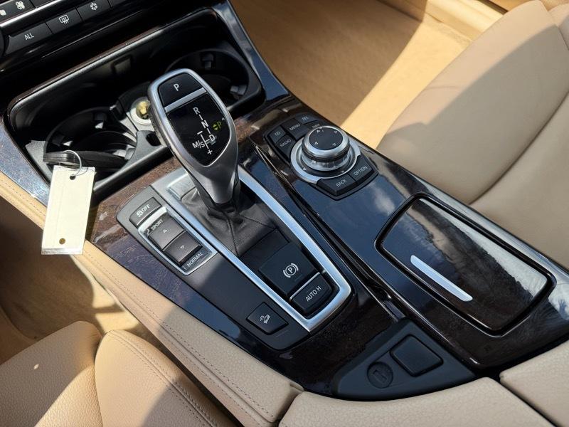 BMW 5-Series 535xi 2011