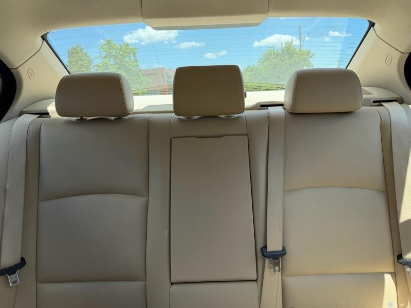 BMW 5-Series 535xi 2011