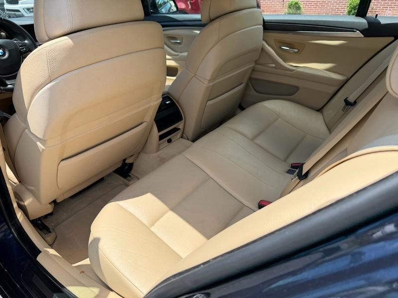 BMW 5-Series 535xi 2011