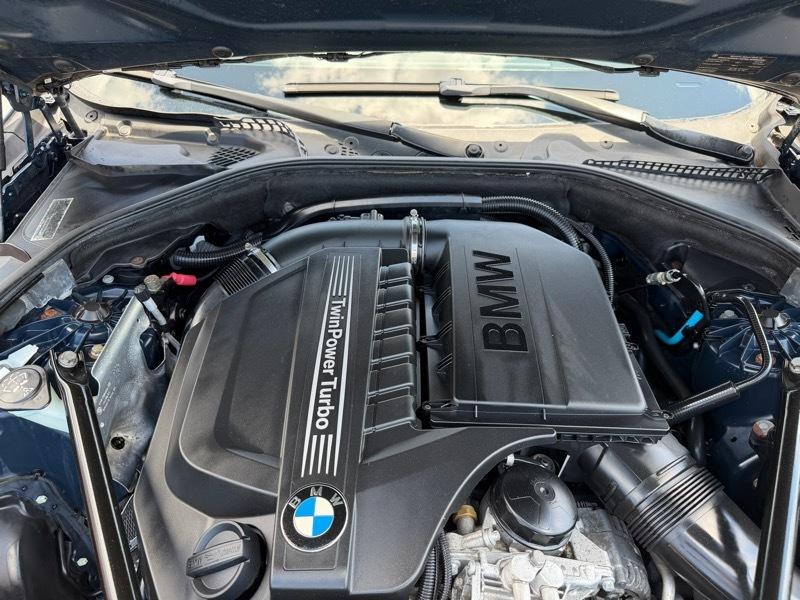 BMW 5-Series 535xi 2011