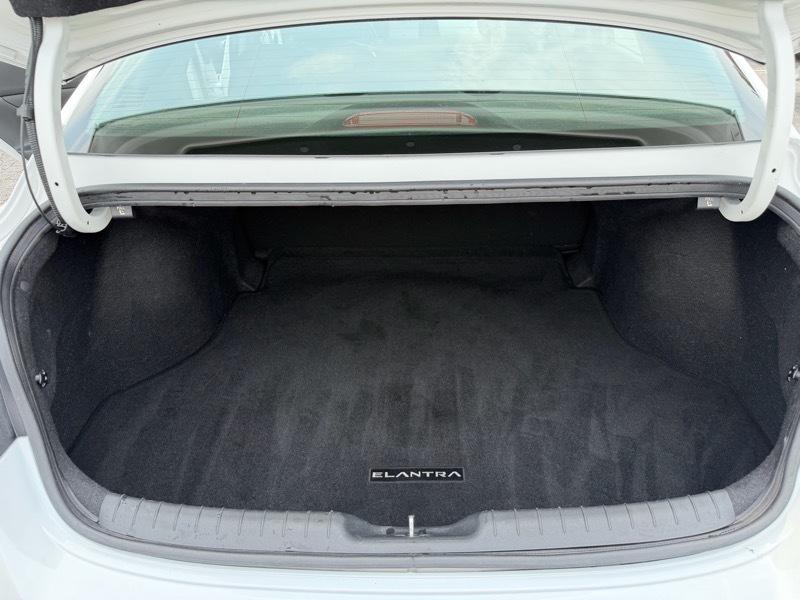 Hyundai Elantra SEL 2023