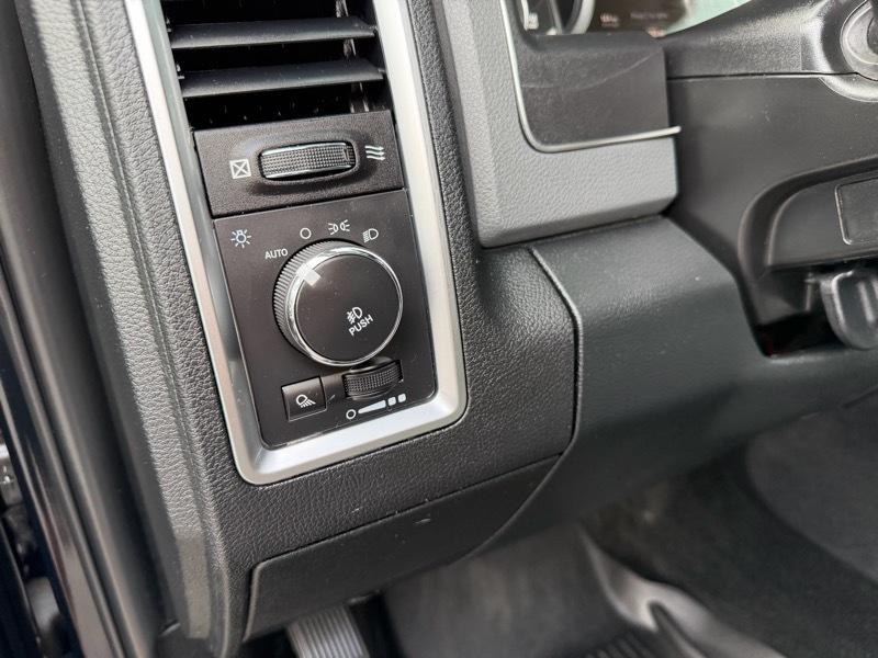 RAM 1500 Big Horn Crew Cab 4WD 2016