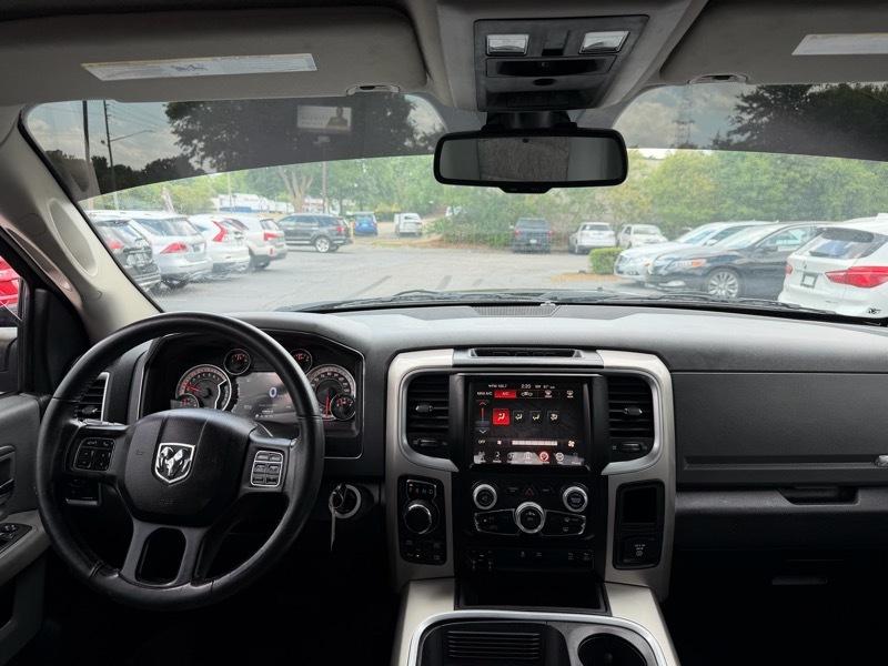 RAM 1500 Big Horn Crew Cab 4WD 2016